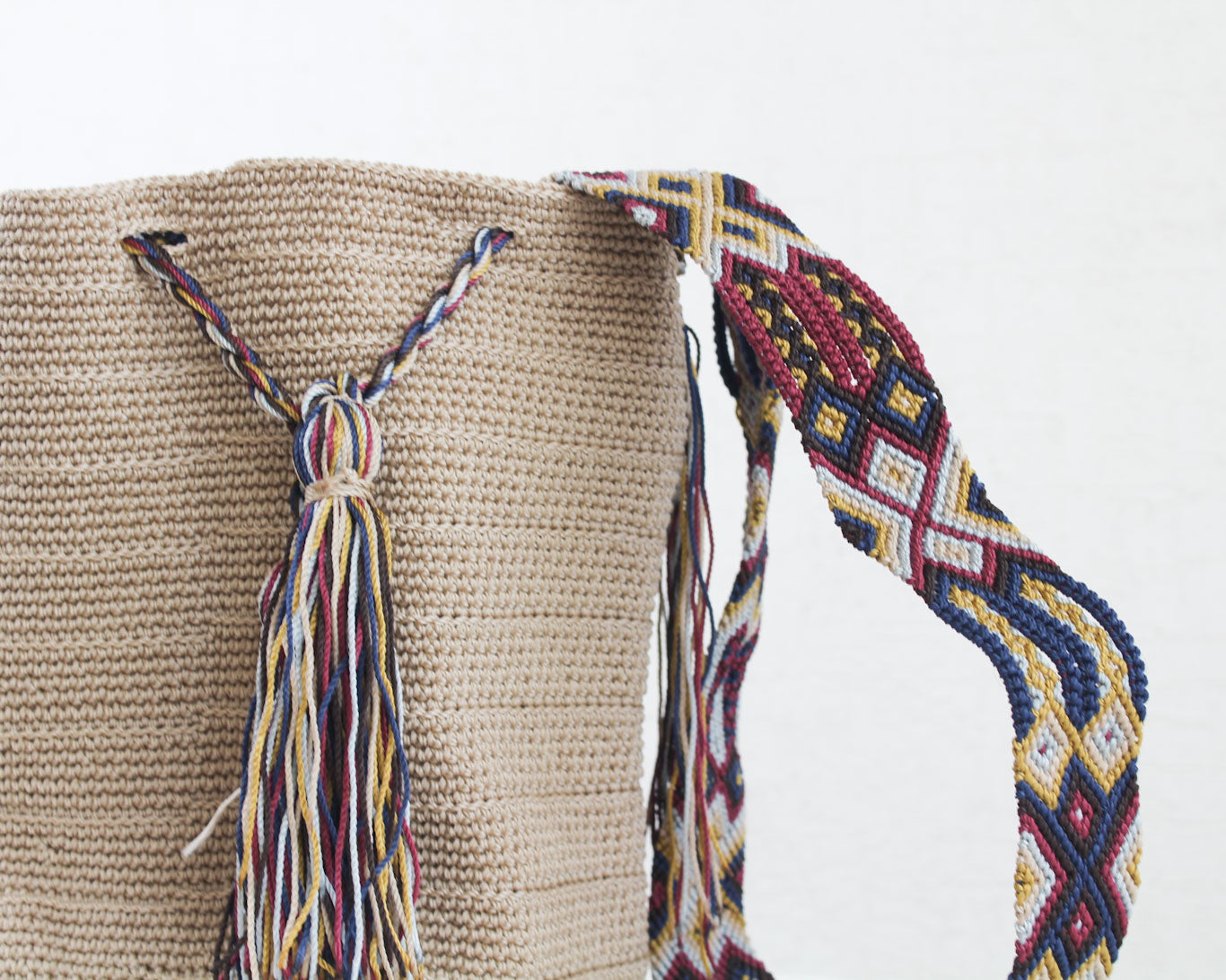 Bolso Morral Beige cinta de colores