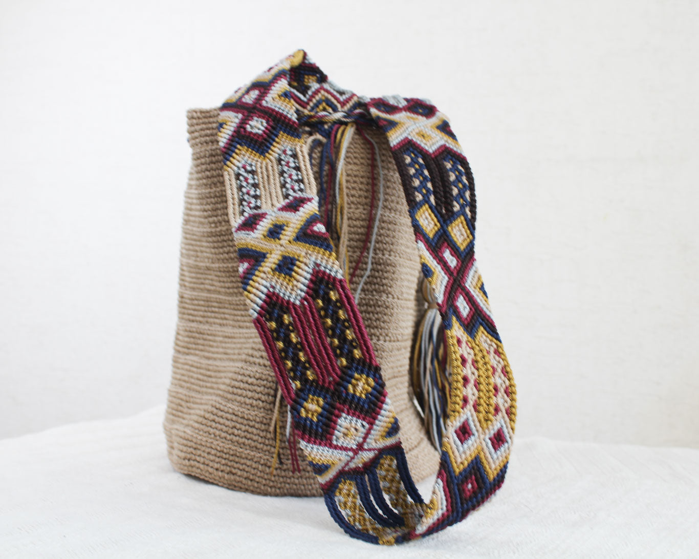Bolso Morral Beige cinta de colores