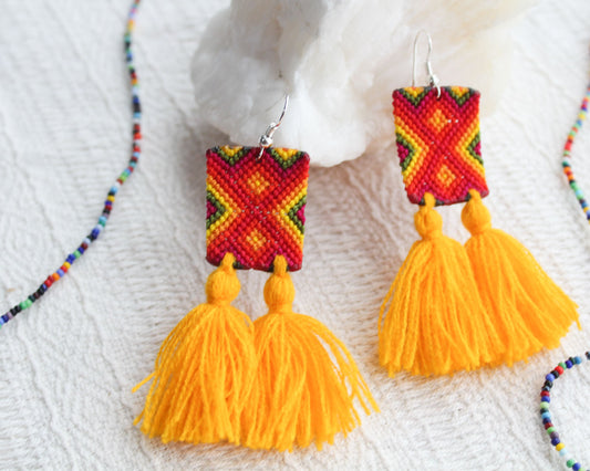 Aretes Rectángulos Tejidos Amarillo Naranja Rojo