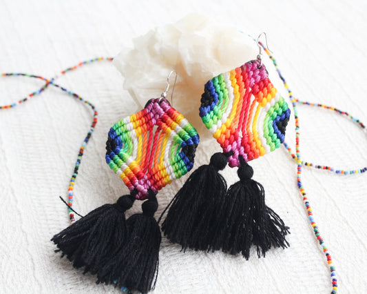 Aretes Tejidos Colores Negro