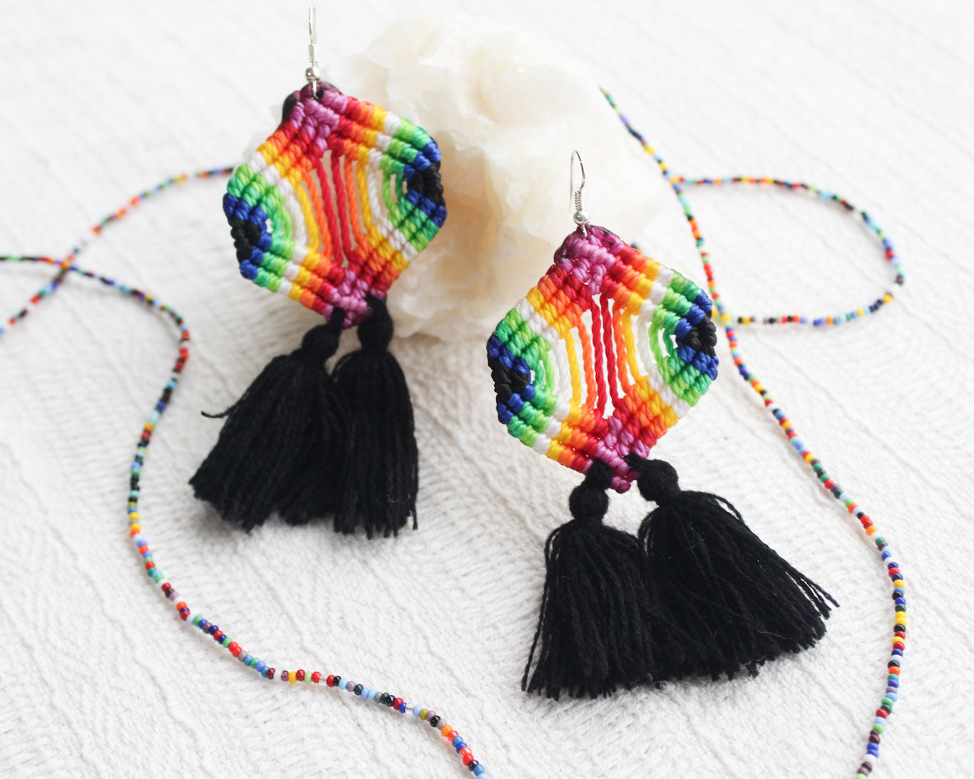 Aretes Tejidos Colores Negro