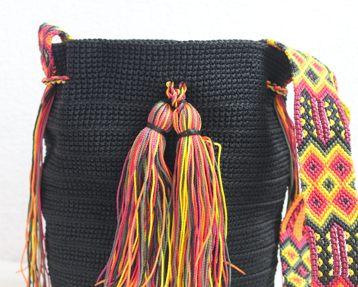 Bolso Morral Negro Amarillo Rojo