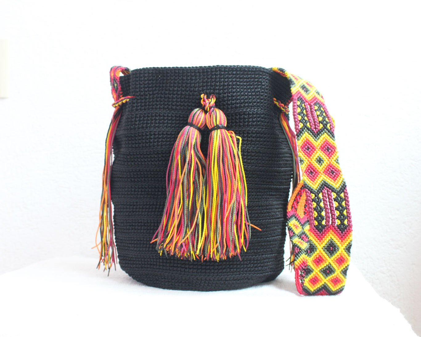 Bolso Morral Negro Amarillo Rojo