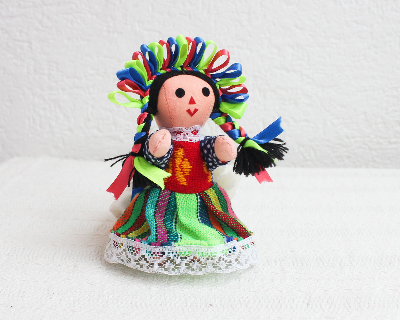 Muñeca Lelé Pequeña Verde Azul Rojo