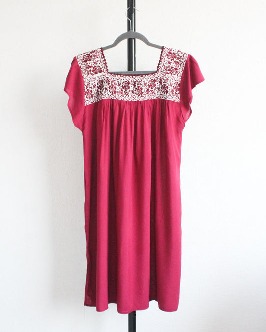 Vestido Bordado Rosas Vino