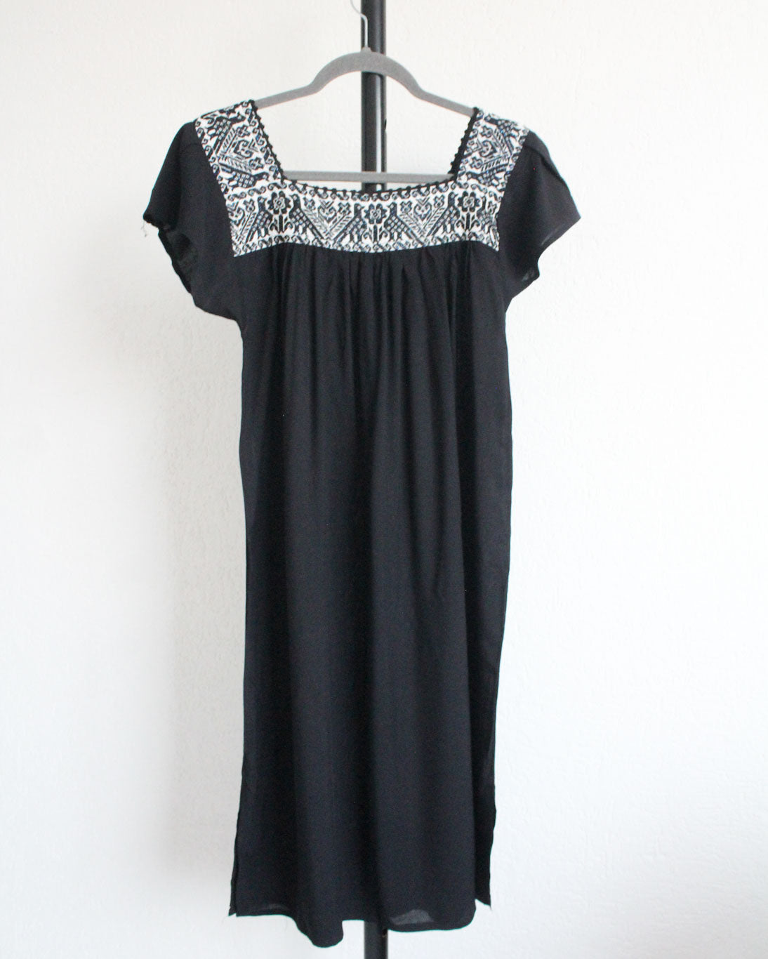 Vestido Bordado Pajaritos Negro