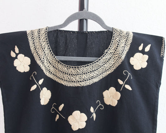 Blusa Corta Bordada Ana Negro Beige