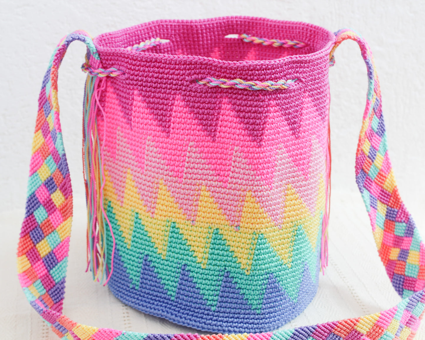 Bolso Morral Rombos Rosa Amarillo Azul Pastel