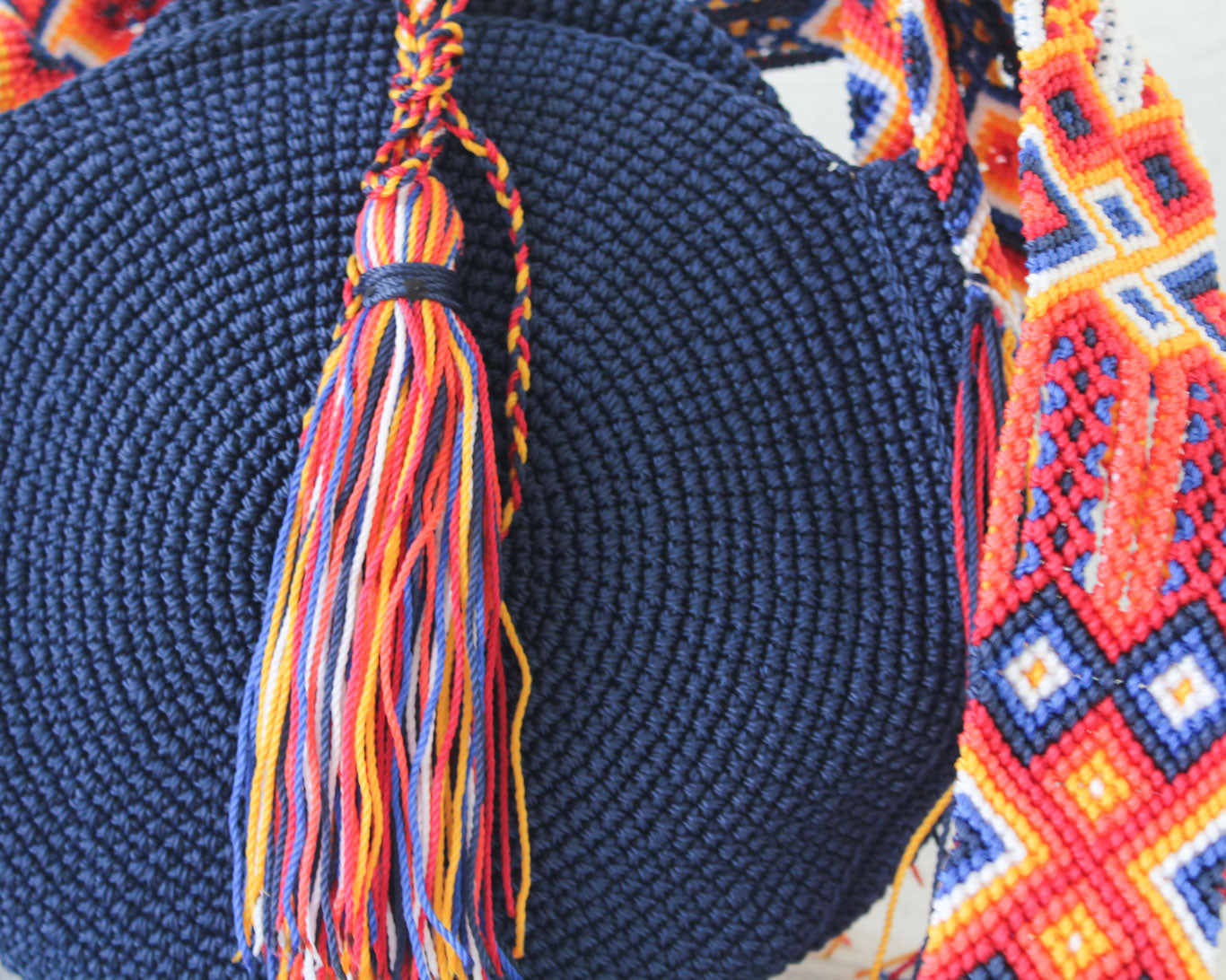 Bolso Redondo Azul Marino Rojo