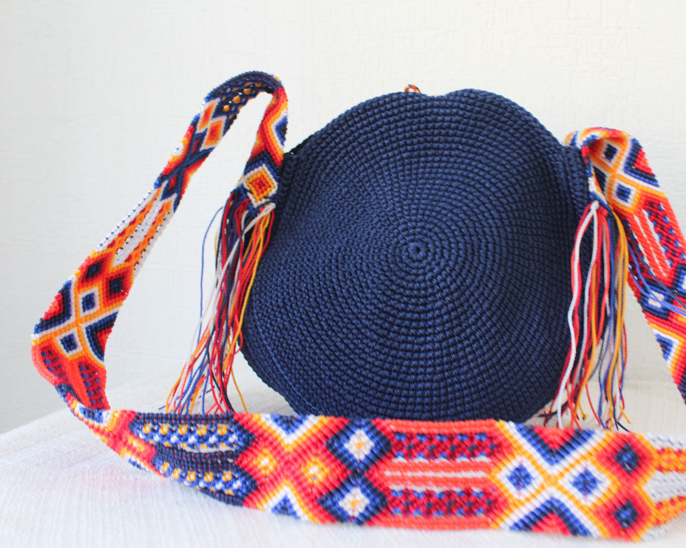 Bolso Redondo Azul Marino Rojo