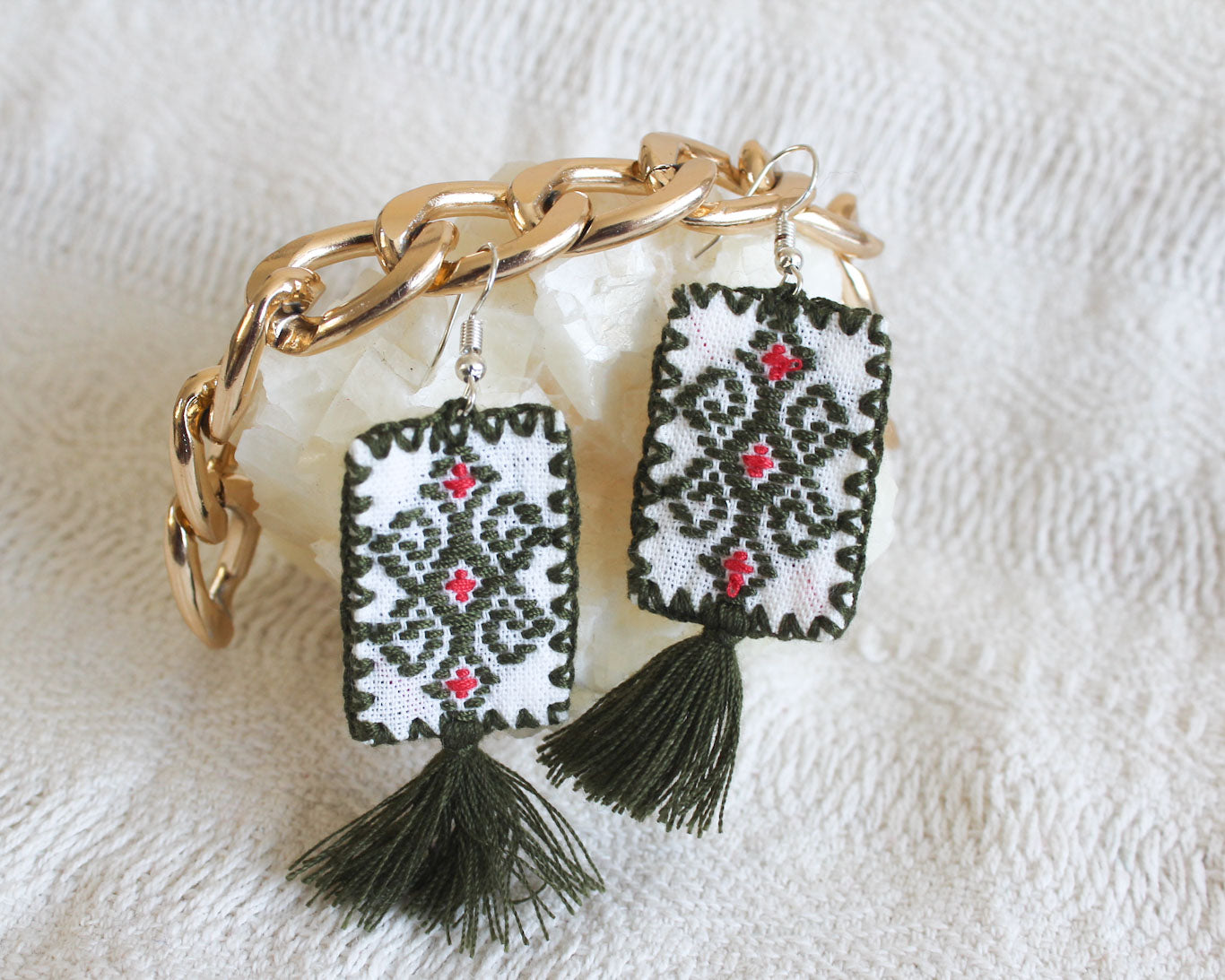 Aretes Rectángulos Bordado Verde Olivo