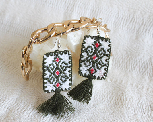 Aretes Rectángulos Bordado Verde Olivo