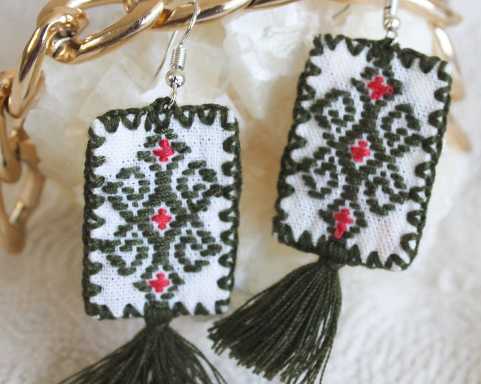 Aretes Rectángulos Bordado Verde Olivo