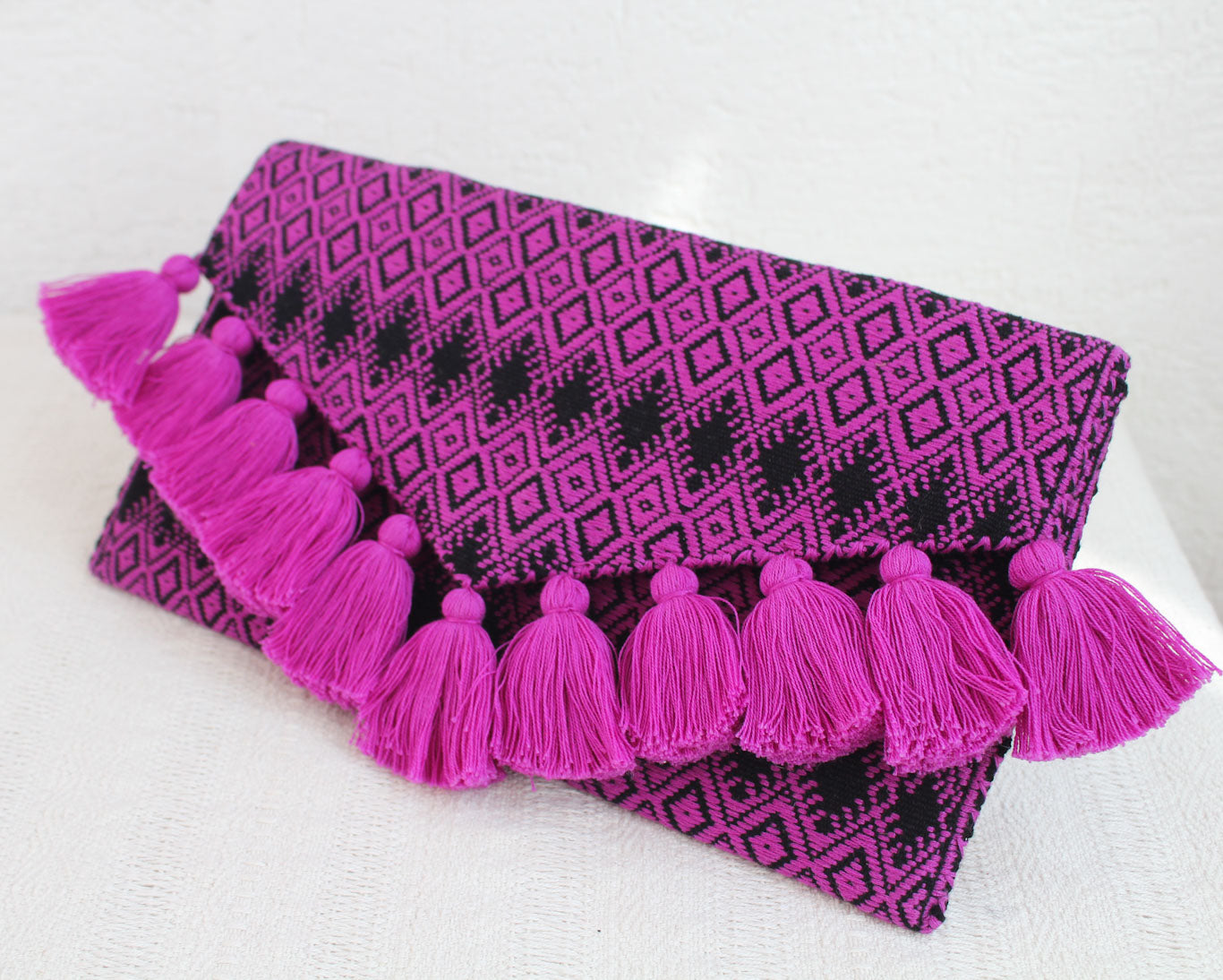 Clutch Artesanal SCH ’IXAL Corona Violeta Negro