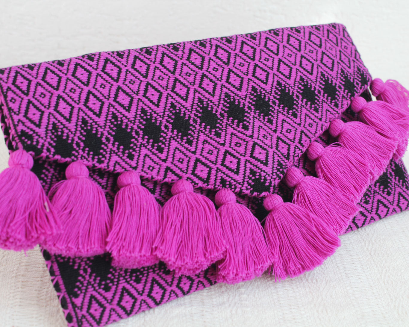 Clutch Artesanal SCH ’IXAL Corona Violeta Negro