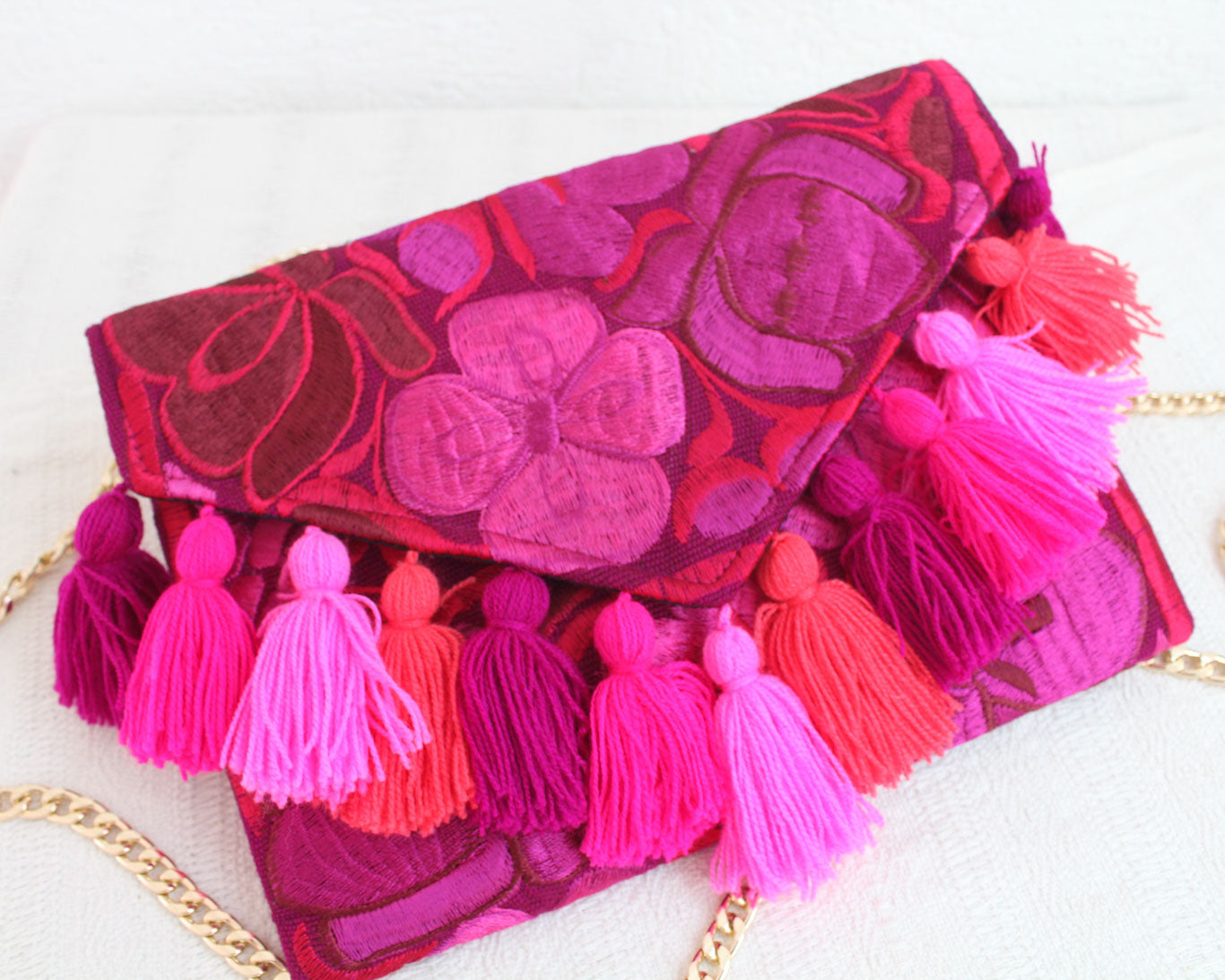 Clutch Bordado Rosa Fiusha Dorada