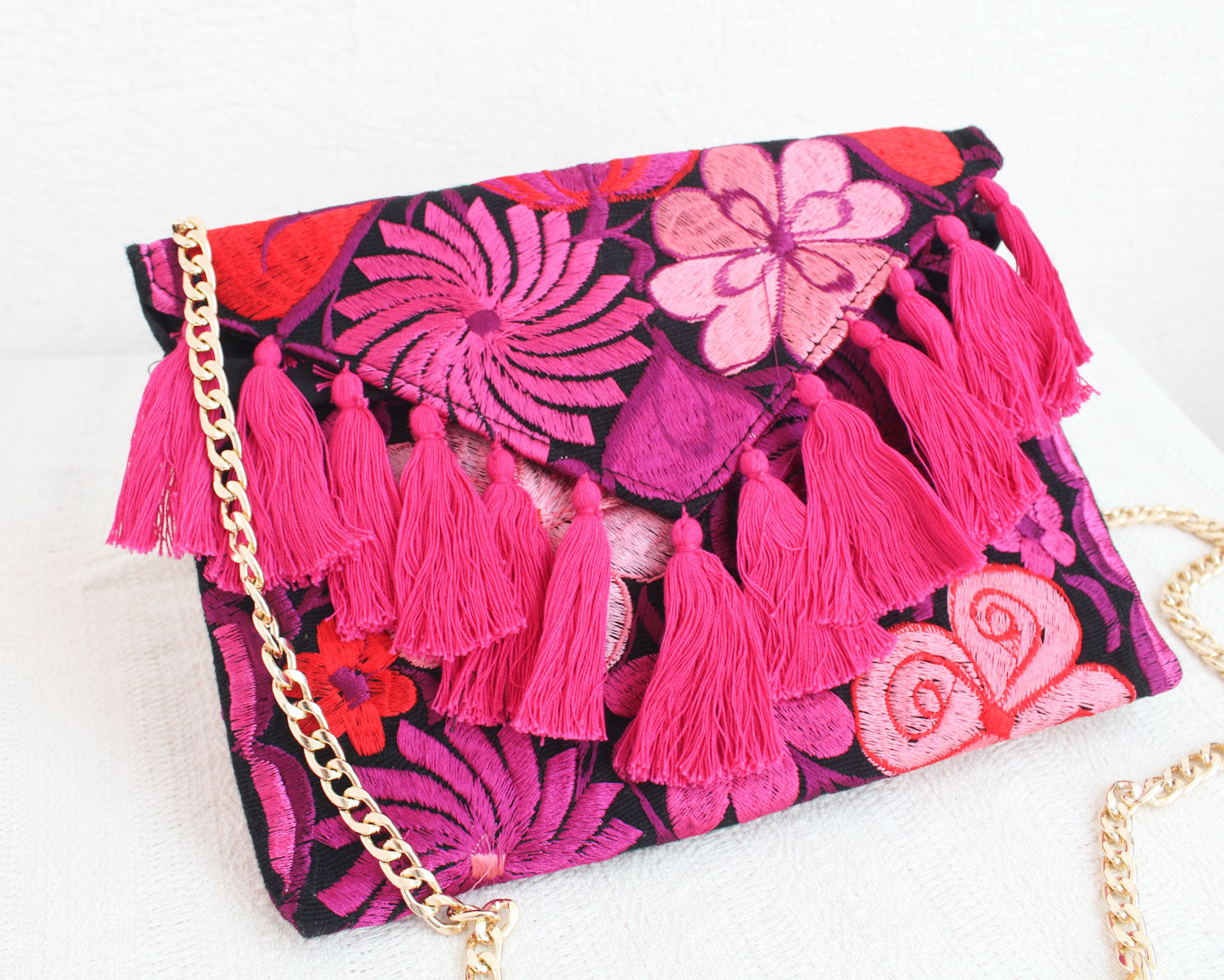 Clutch Bordado Negro Guinda Rosa