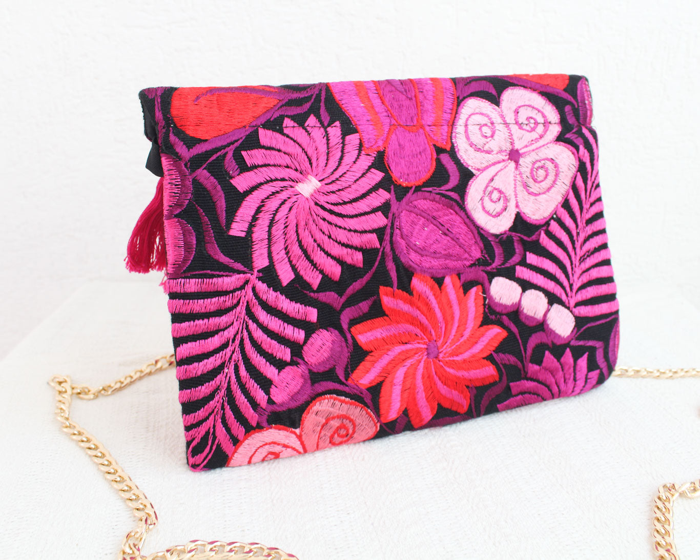 Clutch Bordado Negro Guinda Rosa