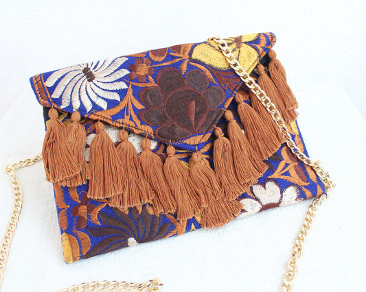 Clutch Bordado Azul Café y Beige