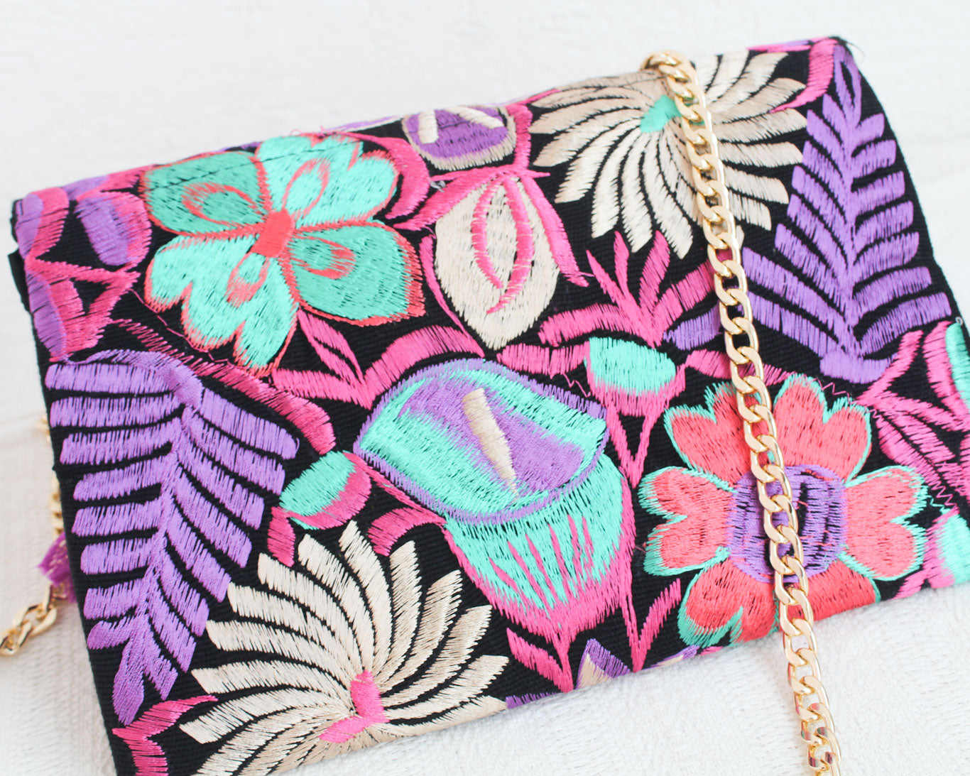 Clutch Bordado Negro Lila Turquesa Rosa