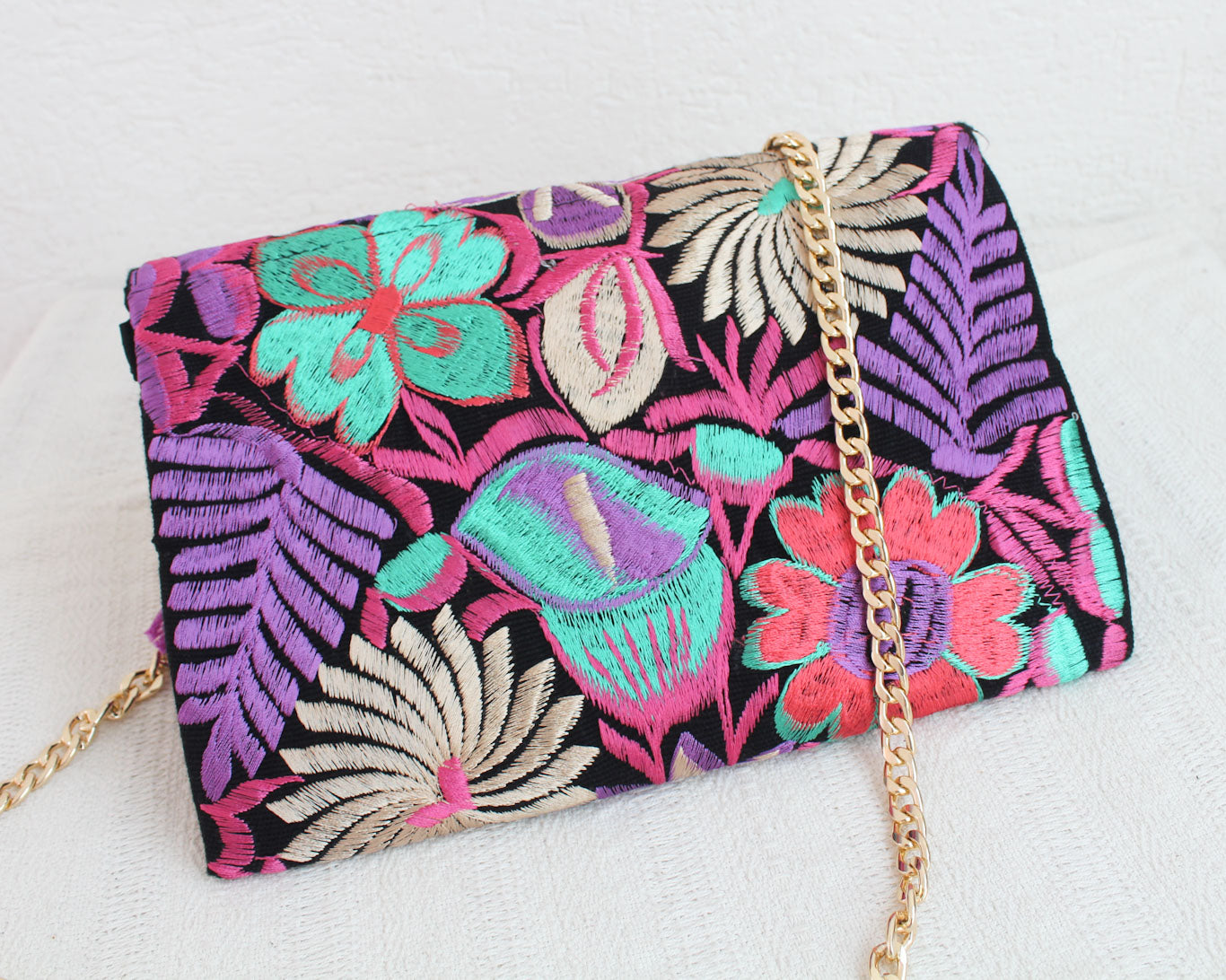 Clutch Bordado Negro Lila Turquesa Rosa