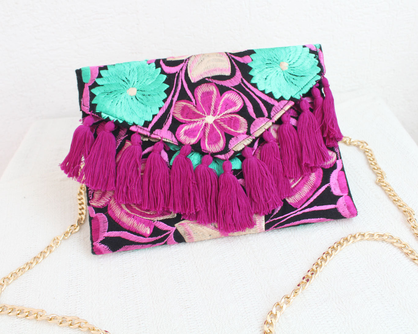 Clutch Bordado Negro fiusha Turquesa