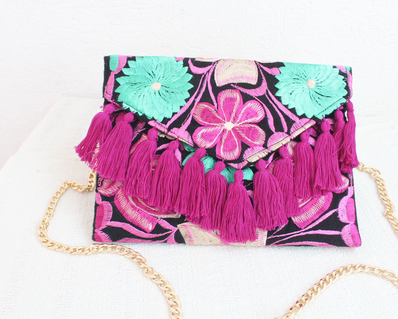 Clutch Bordado Negro fiusha Turquesa