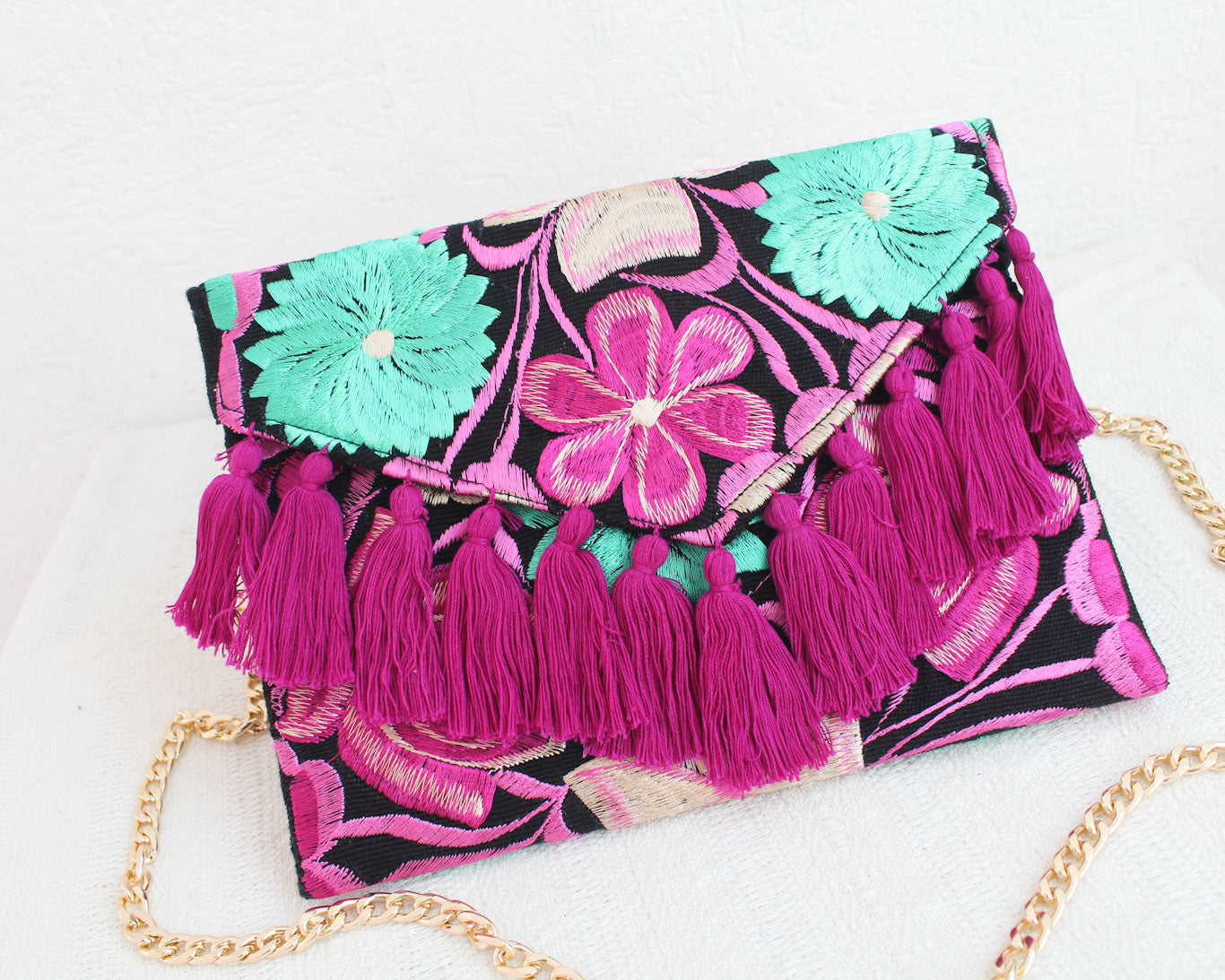 Clutch Bordado Negro fiusha Turquesa