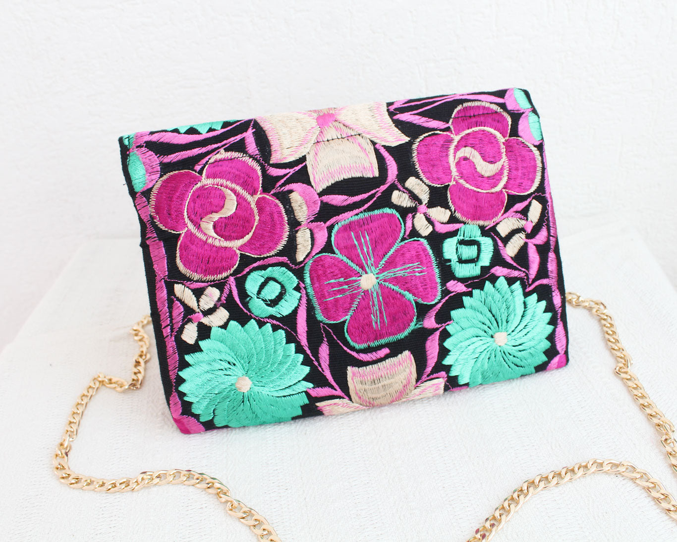 Clutch Bordado Negro fiusha Turquesa