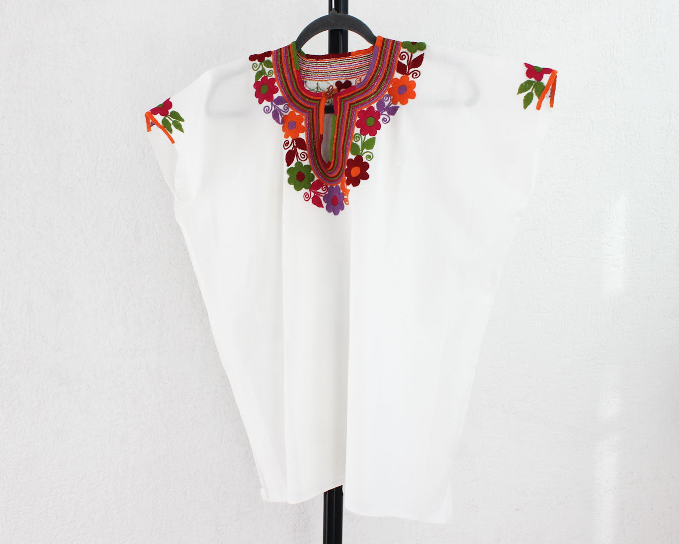 Blusa Flores Blanca Bordada Naranja Lila XXL- XXXL