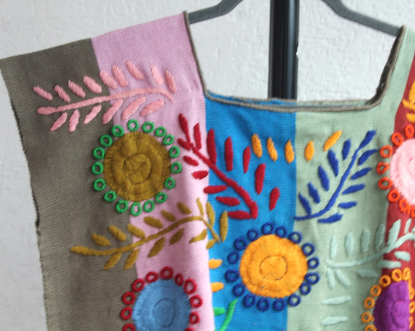 Crop Top Flores Rococo Rosa Menta Azul