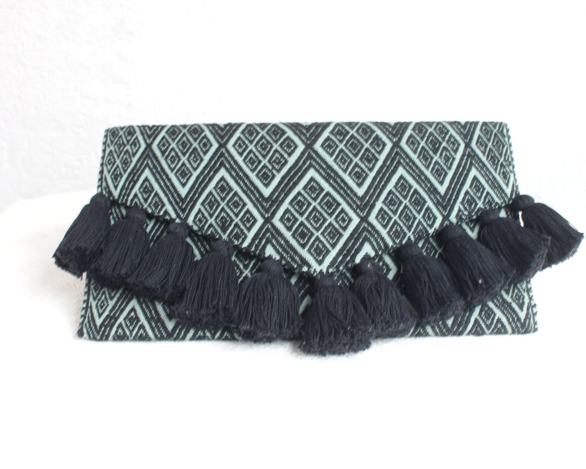 Clutch Artesanal "BATS’I LUCH" Negro Menta