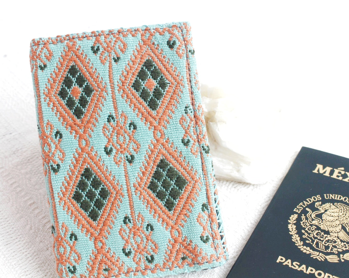 Porta Pasaporte Grecas Menta Coral