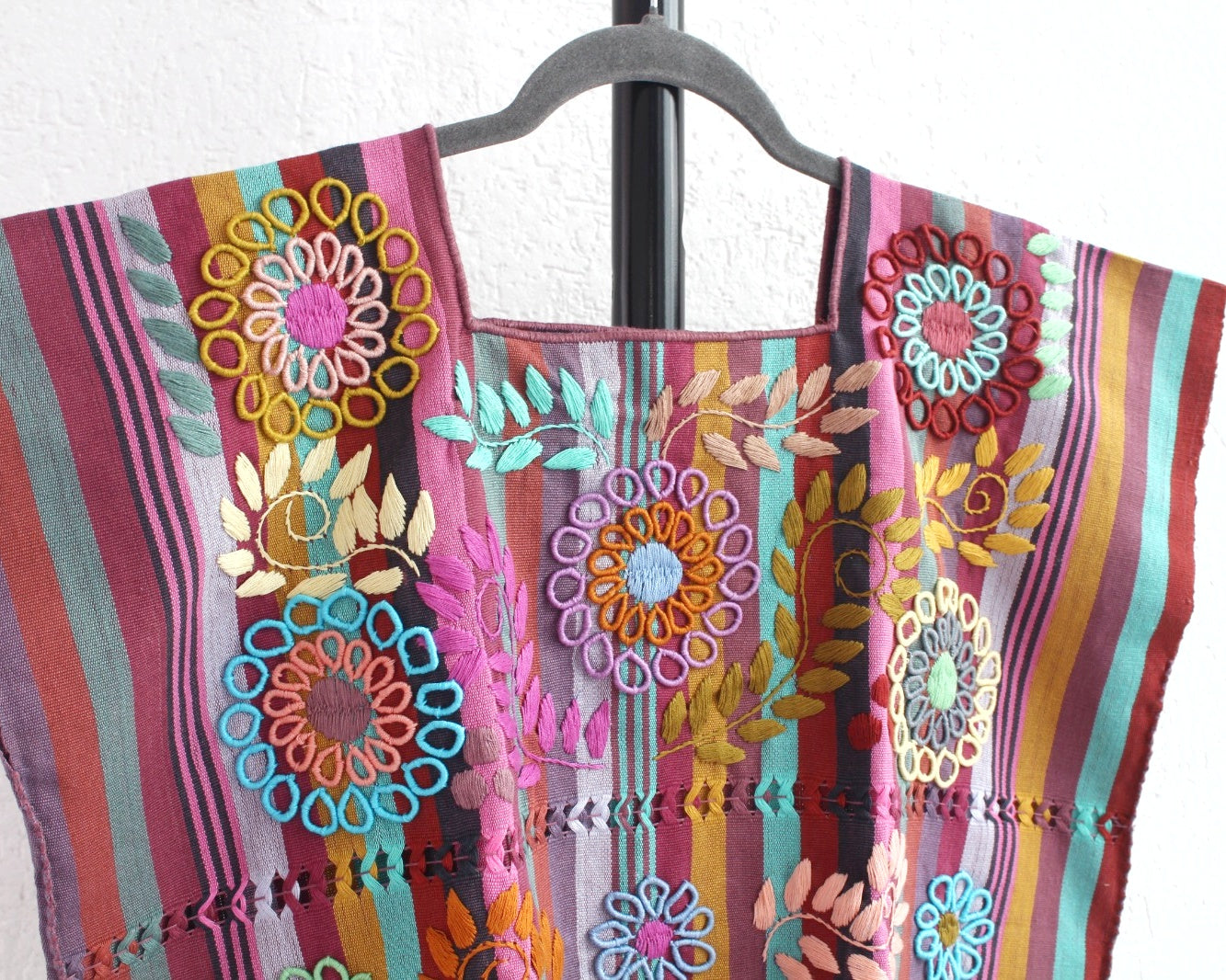 Top Flores Rococo Lila Rosa Turquesa