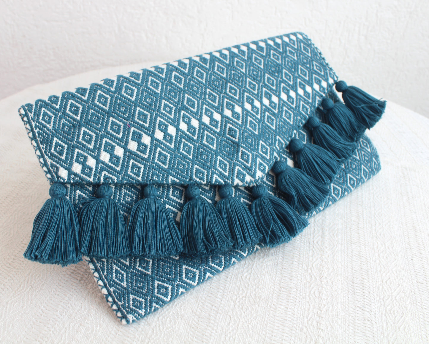 Clutch Artesanal SCH ’IXAL Corona Azul petróleo Perla
