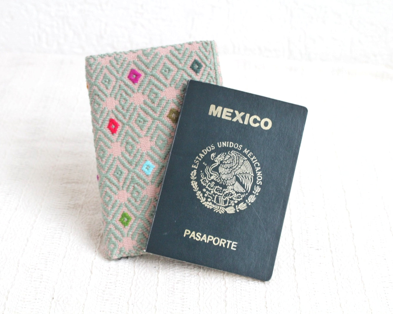 Porta Pasaporte Flores Menta Rosa