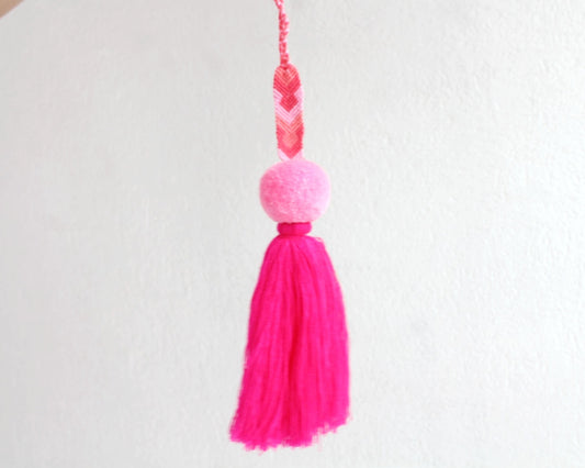 Campanitas, pompón y pulsera Rosa Mexicano
