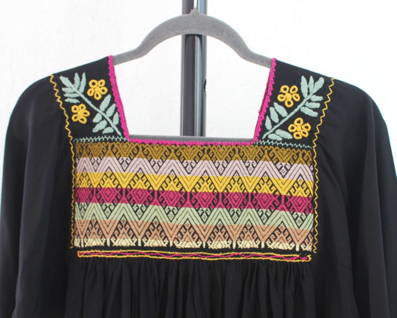 Blusa Maya Negro Rosa Amarillo