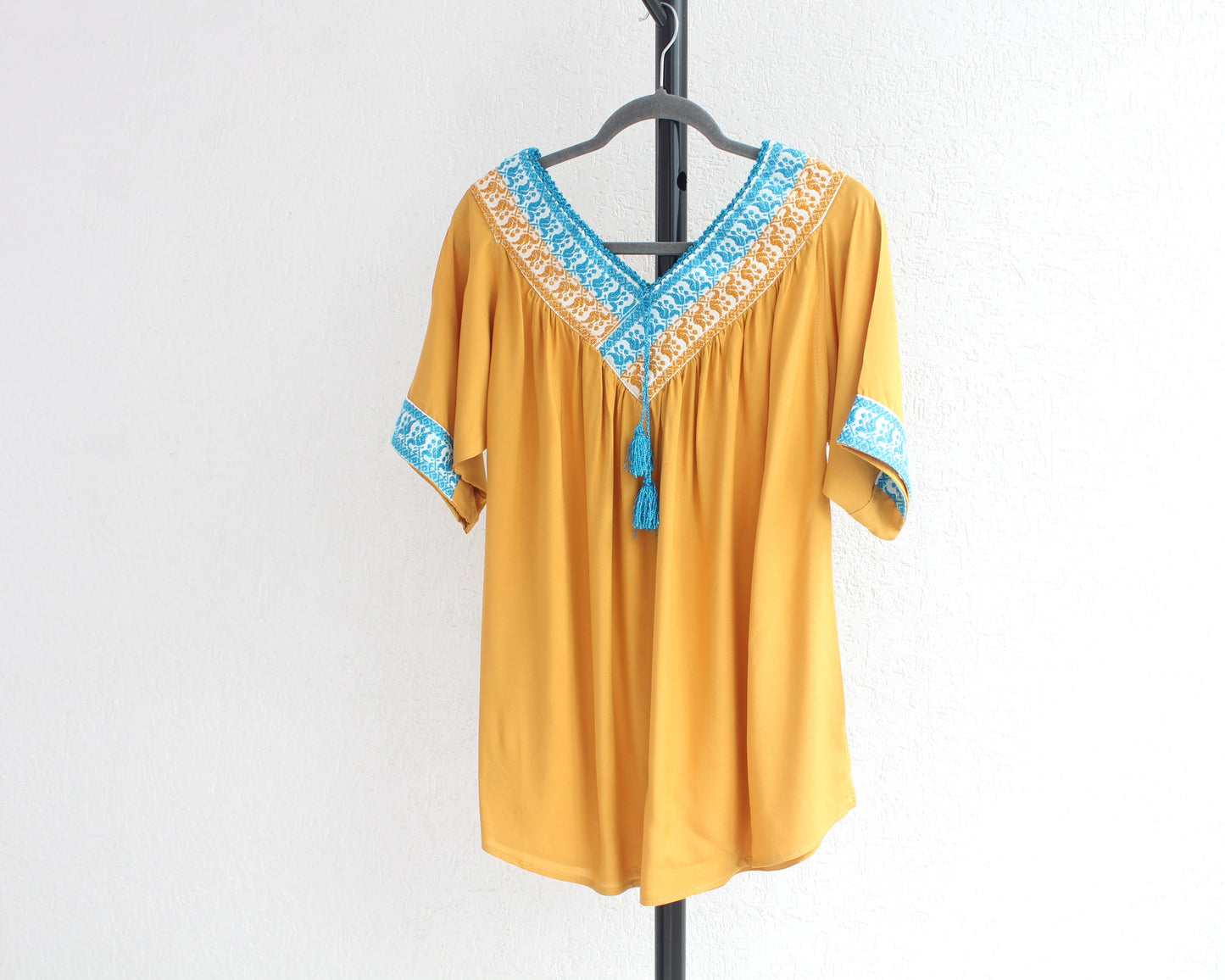 Blusa Cuello V Amarillo Azul