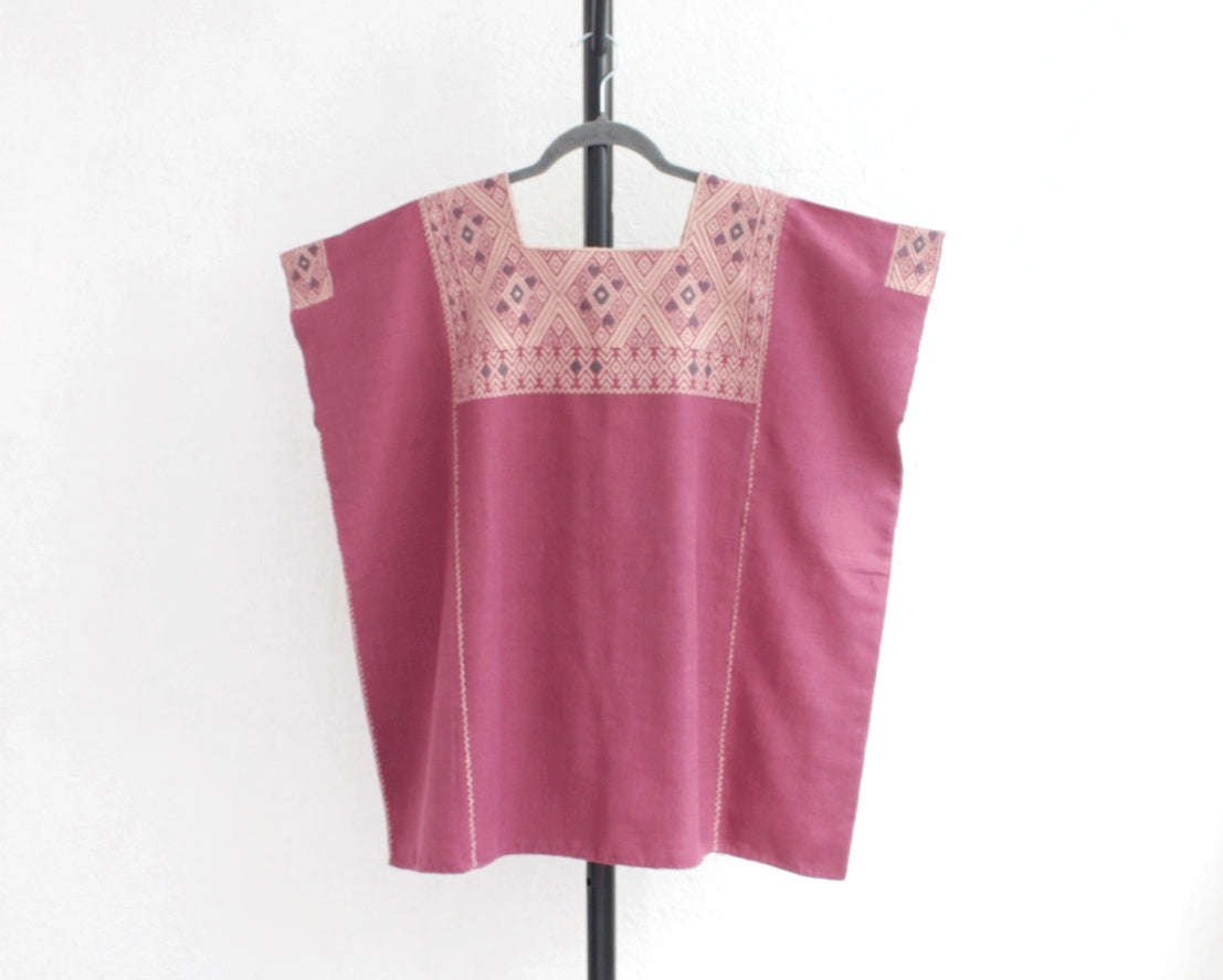 Huipil Corto Laura XL - 2XL Pejel Vino Rosa