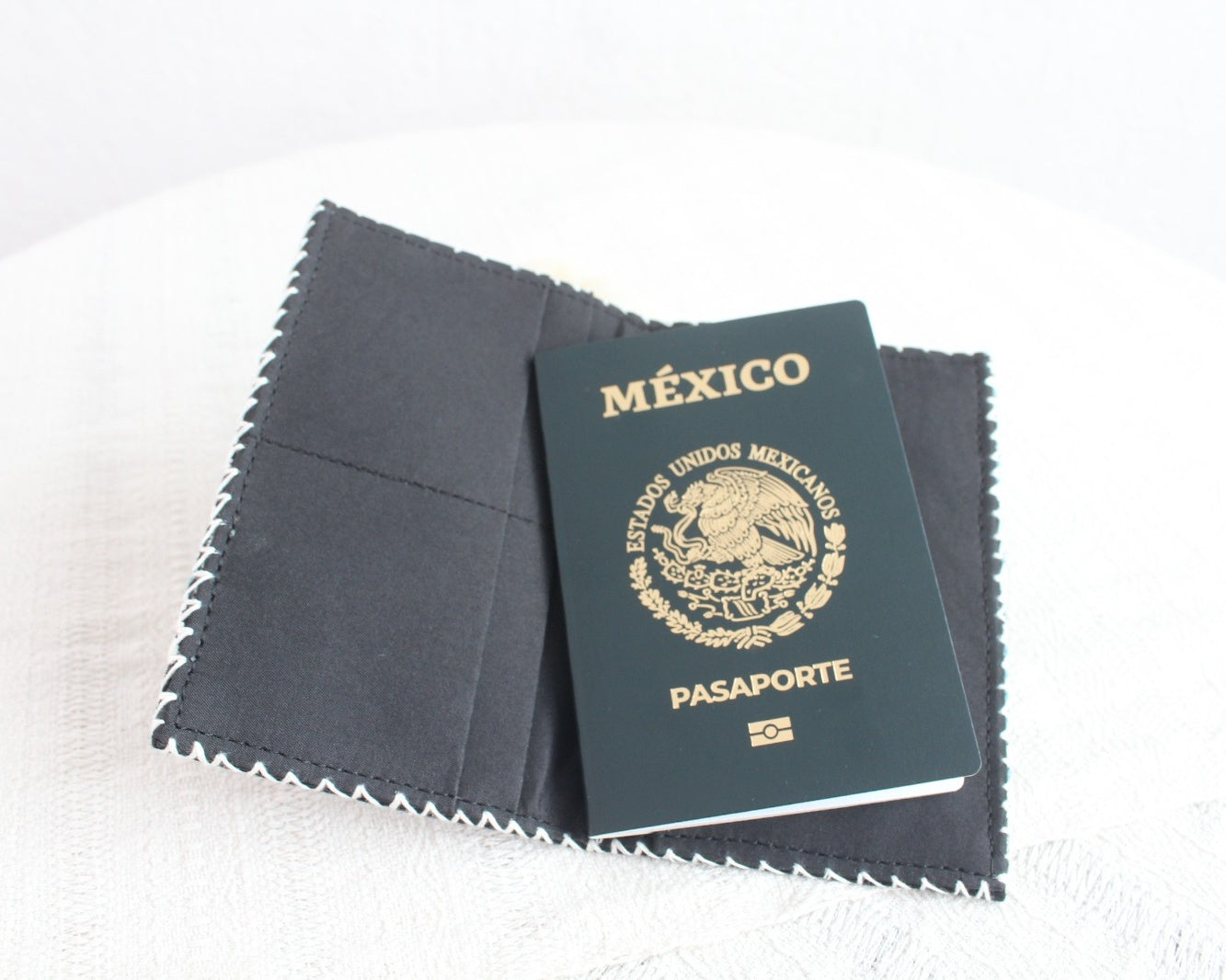Porta Pasaporte Estrella Blanco Aqua Negro