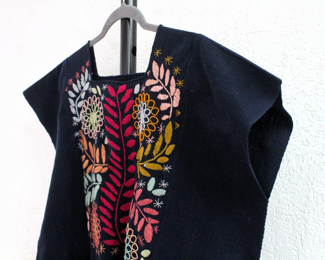 Huipil Corto Laura XL - 2XL Flores Azul Marino