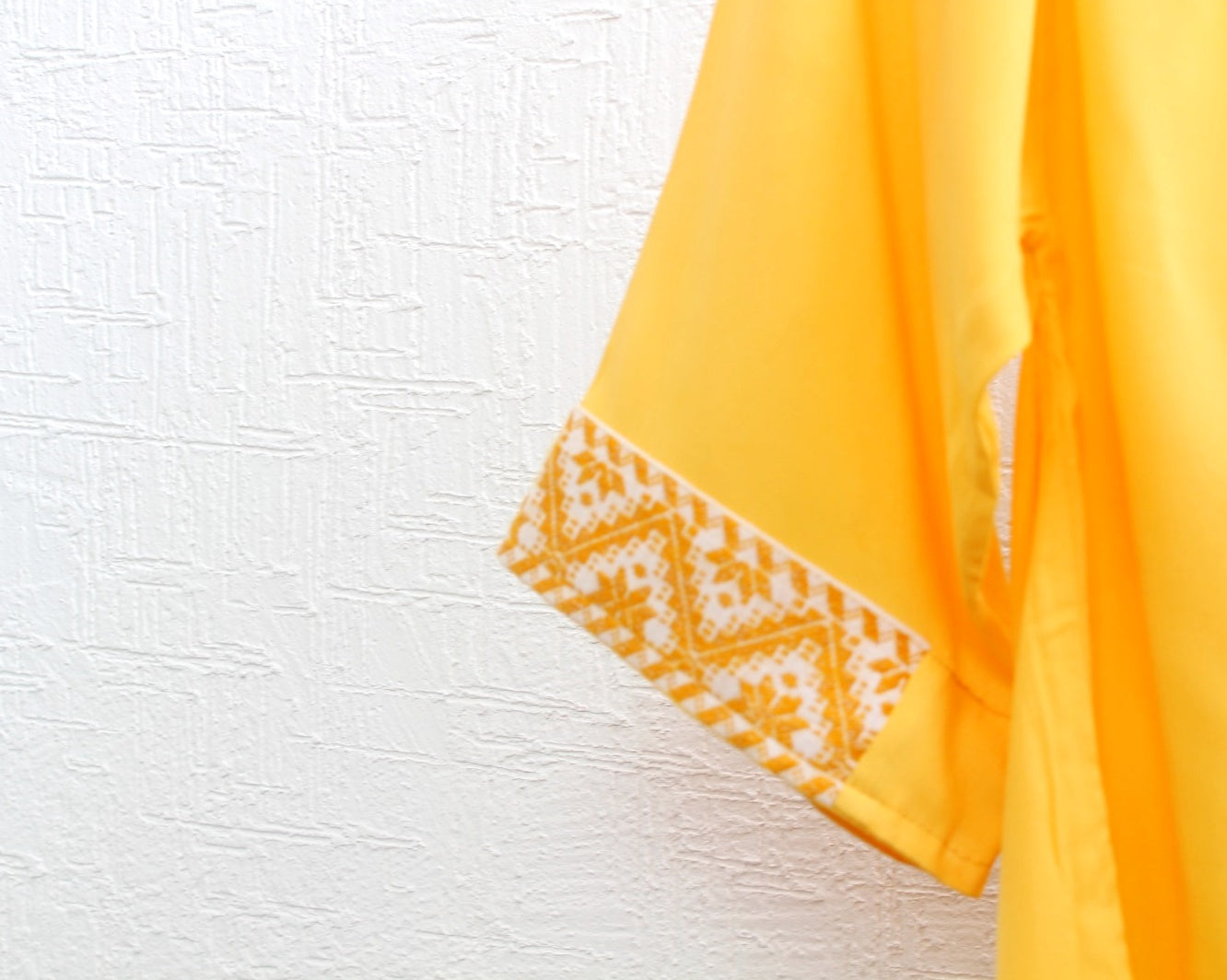 Blusa Cuello V Amarillo Estrellas