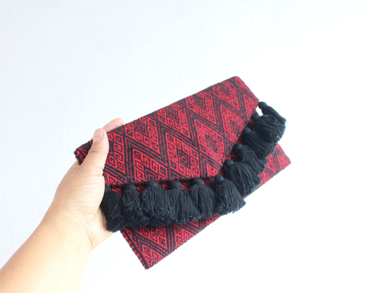Clutch Artesanal Cosmos Negro Rojo