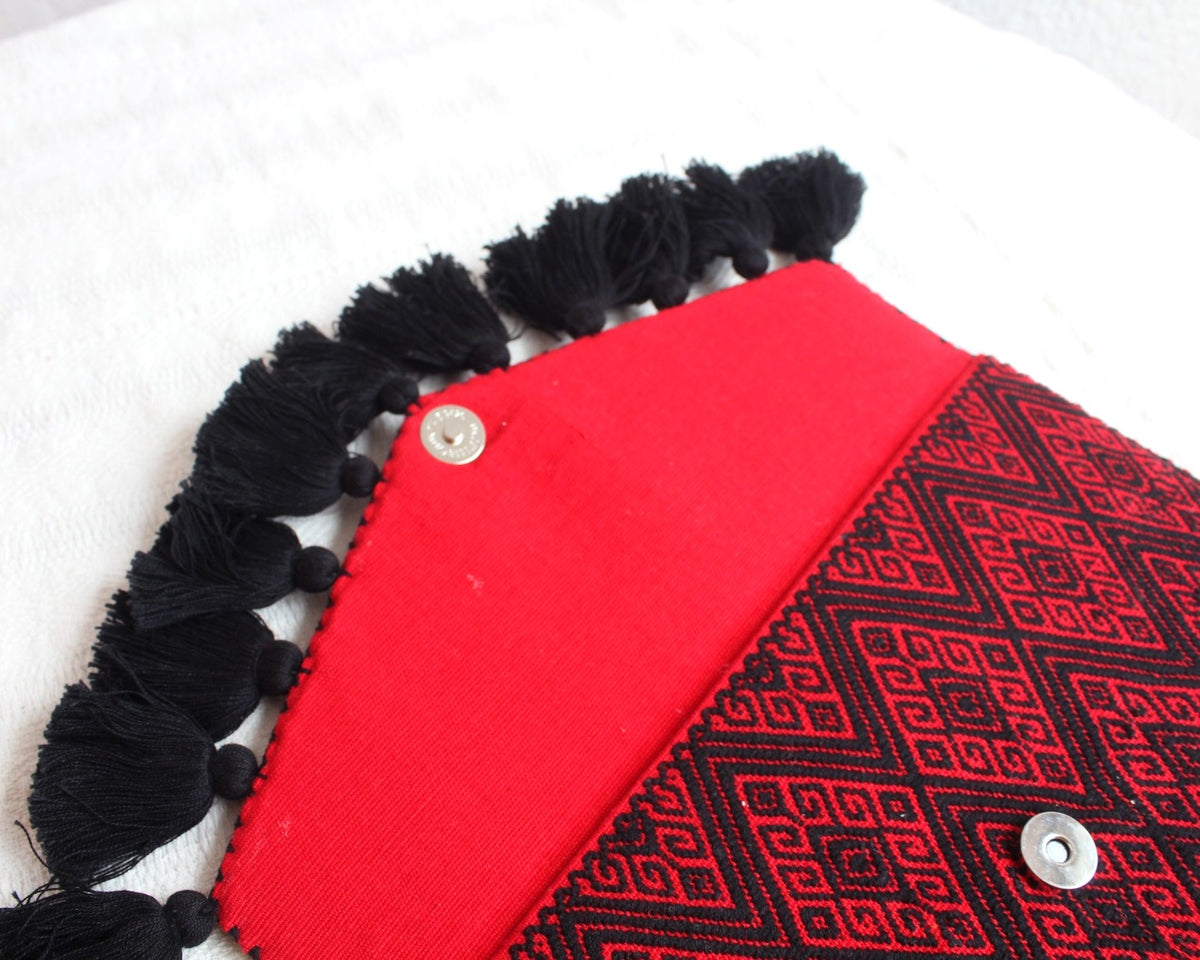 Clutch Artesanal Cosmos Negro Rojo