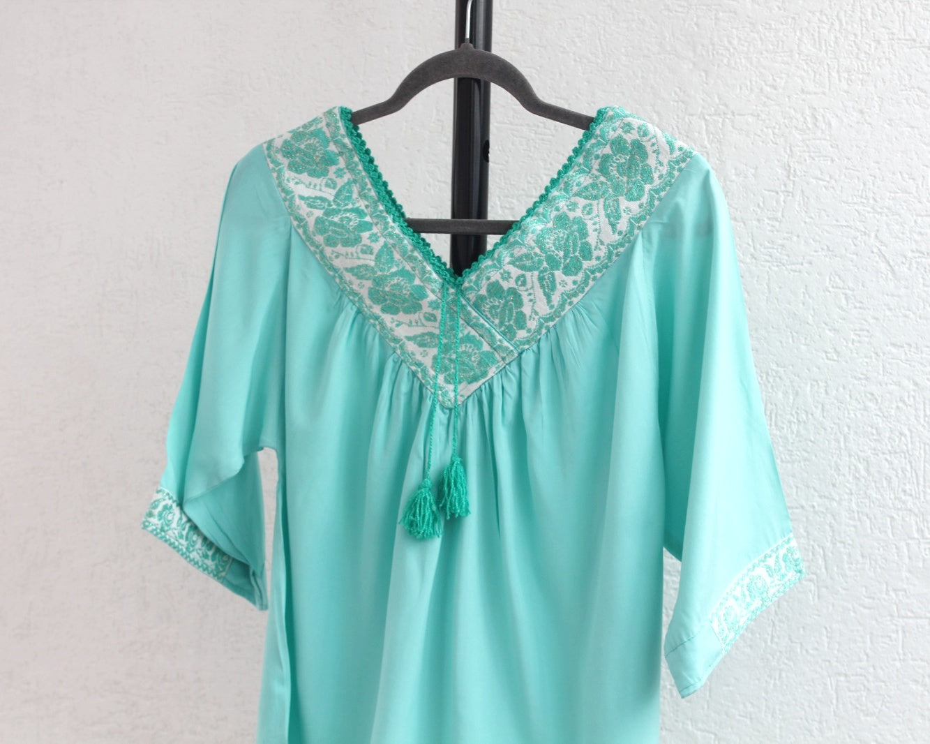 Blusa Cuello V Aqua Rosas