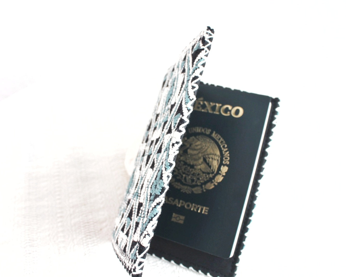 Porta Pasaporte Estrella Blanco Aqua Negro