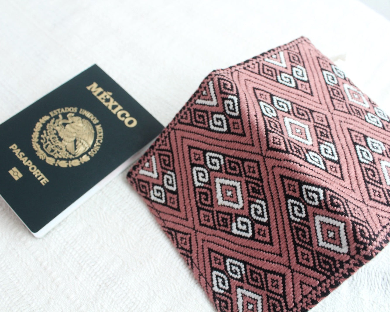 Porta Pasaporte Pejel Malva Blanco