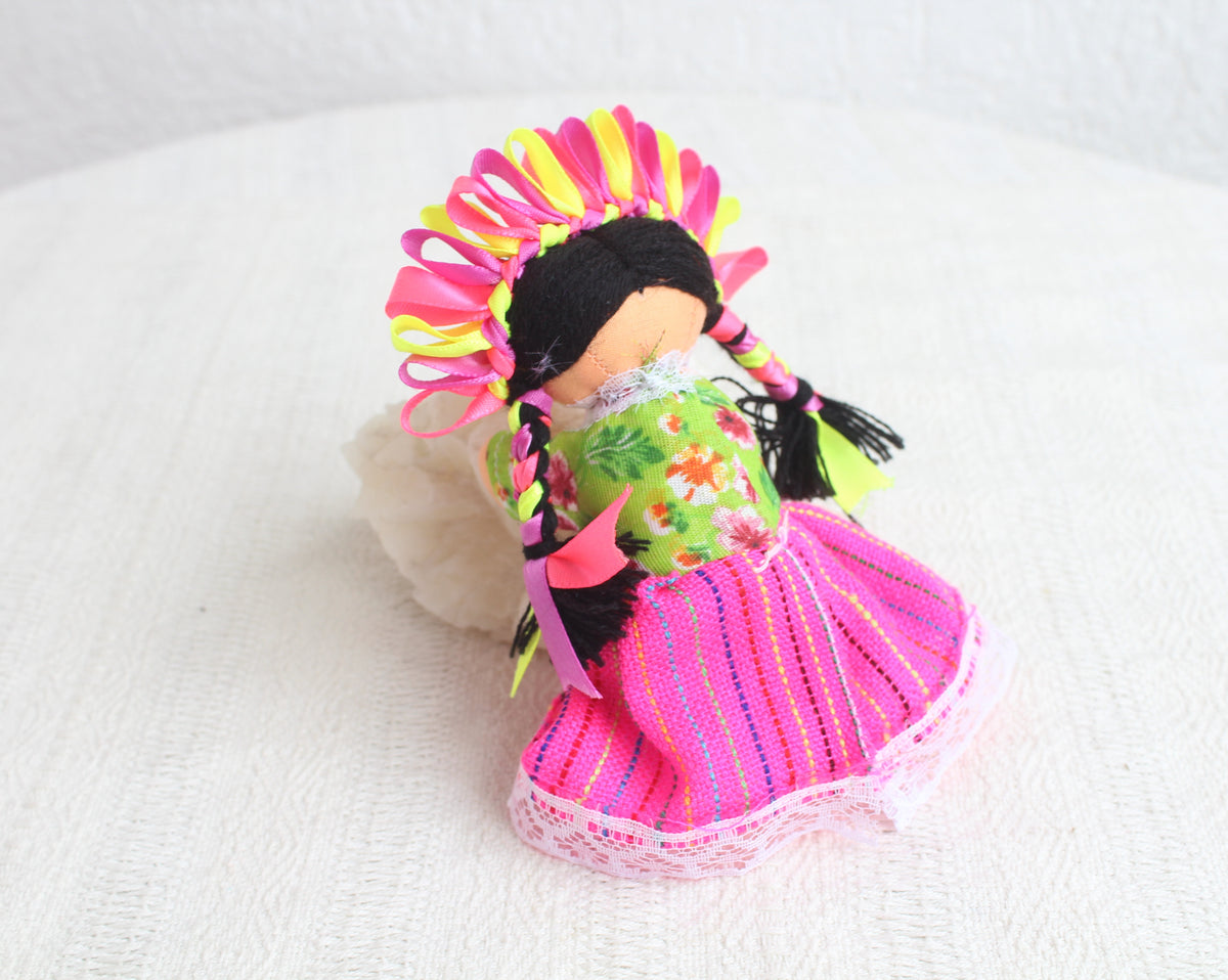 Muñeca Lelé Pequeña Rosa Amarillo