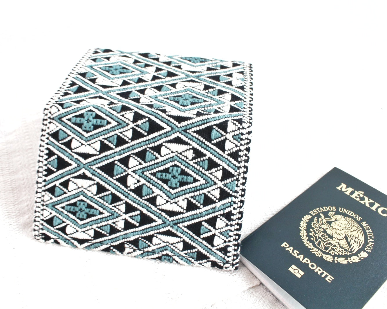 Porta Pasaporte Estrella Blanco Aqua Negro